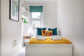 2 bedrooms, iron/ironing board, Internet, bed sheets