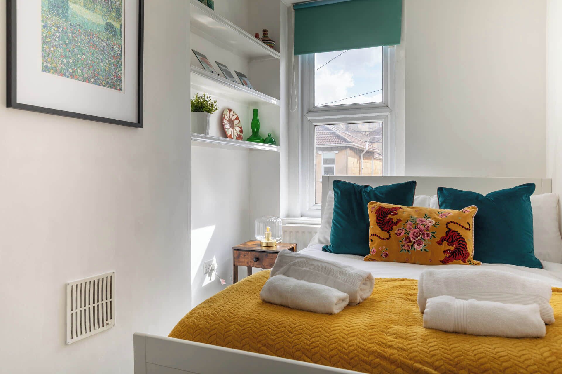 2 bedrooms, iron/ironing board, Internet, bed sheets