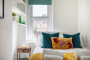 2 bedrooms, internet, bed sheets - Refurbished Modern 2BD Flat, Lower Oldfield Park (Bath and North East Somerset)