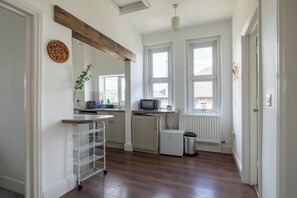 Interior - Refurbished Modern 2BD Flat, Lower Oldfield Park (Bath and North East Somerset)