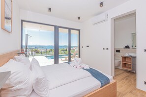 5 bedrooms, desk, soundproofing, iron/ironing board - Aliara Panorama 2
Luxusvilla (Vodice)