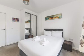 2 bedrooms, iron/ironing board, internet, bed sheets