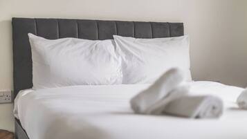 2 bedrooms, iron/ironing board, internet, bed sheets