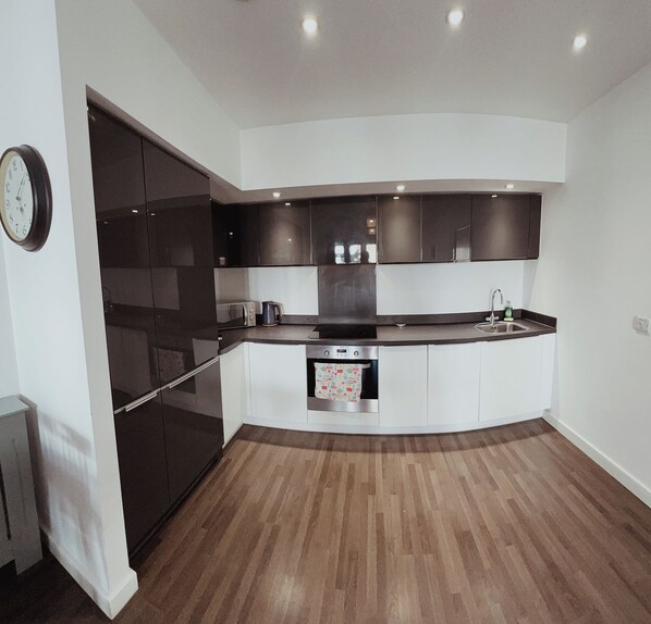 Refrigerador, microondas, horno, placa de cocina