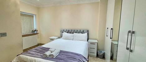 8 chambres, fer et planche à repasser, accès Internet, draps fournis