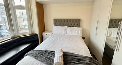 Luxury 8 Bed Home Near Luton Airport