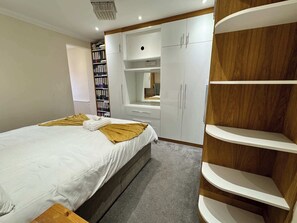8 habitaciones, tabla de planchar con plancha, internet y ropa de cama 
