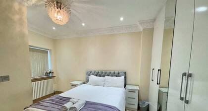 Luxury 8 Bed Home Near Luton Airport