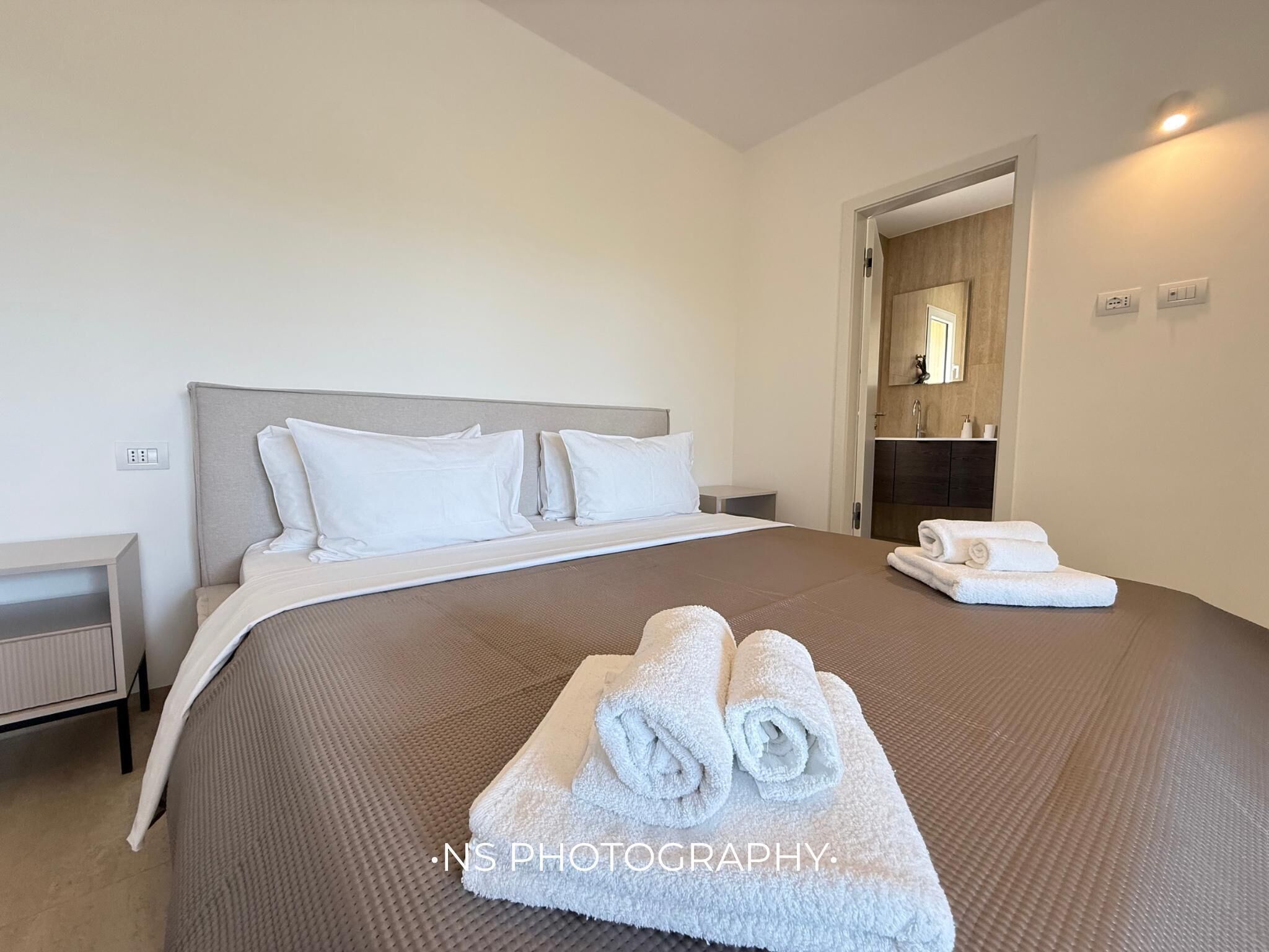 4 chambres, fer et planche à repasser, Wi-Fi, draps fournis