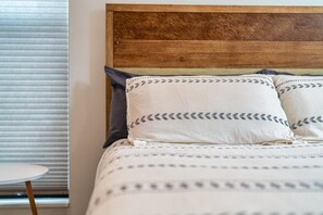 4 bedrooms, desk, iron/ironing board, WiFi - Luxe Austin Riverside House w/ Skyline Deck (Austin)