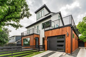 Exterior - Luxe Austin Riverside House w/ Skyline Deck (Austin)