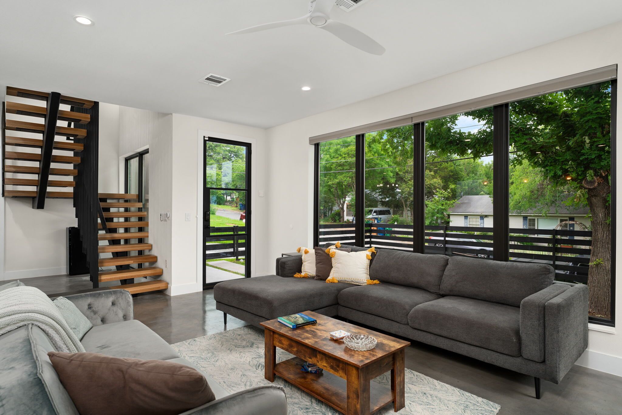 Een televisie en een kantoor