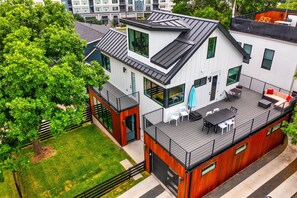 Exterior - Luxe Riverside House | Skyline Deck+Downtown View (Austin)
