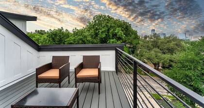 Luxe Riverside House | Skyline Deck+Downtown View