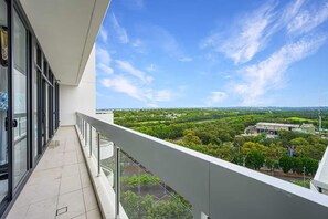 Apartment | 2 bedrooms, desk, Internet - Metawisebnb Executive 2-bedroom Stadium View Apartment W Parking (Sydney)