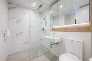 Huoneisto | 2 makuuhuonetta, työpöytä, internet