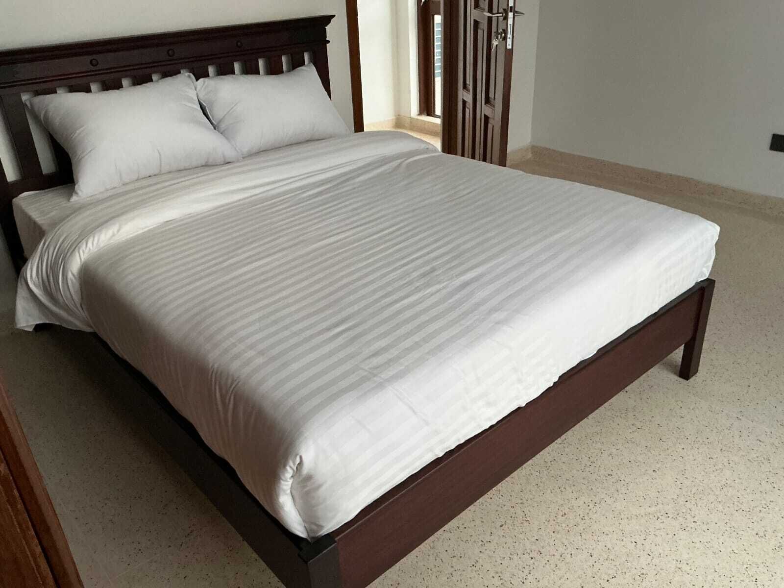 3 makuuhuonetta, silitysrauta/-lauta, internet, vuodevaatteet