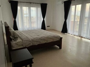 3 bedrooms, iron/ironing board, Internet, bed sheets