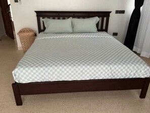 3 bedrooms, iron/ironing board, Internet, bed sheets