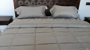 3 bedrooms, iron/ironing board, Internet, bed sheets
