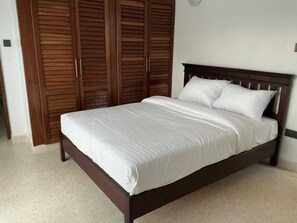 3 bedrooms, iron/ironing board, Internet, bed sheets