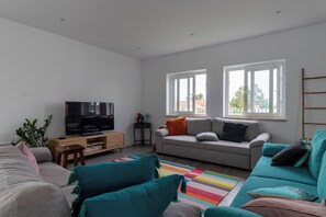 Smart TV, table football, ping pong