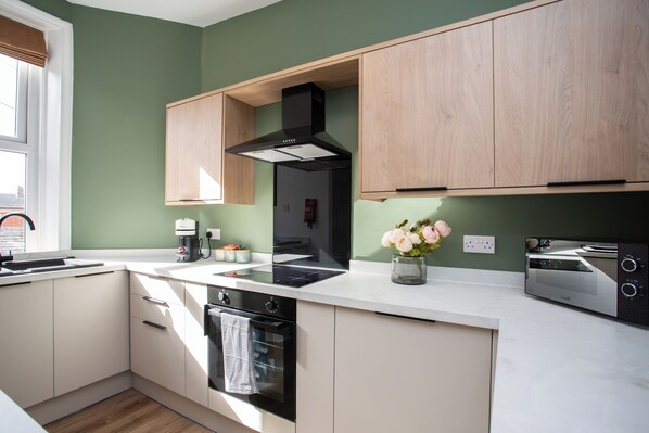 Refrigerador, microondas, horno, placa de cocina