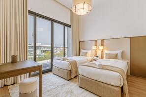 4 bedrooms, in-room safe, soundproofing, iron/ironing board - Villa with Private Pool, Near Reef Oasis Diving Center And Address Beach Resort (Fujairah)