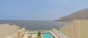 Villa with Private Pool, Near Reef Oasis Diving Center And Address Beach Resort