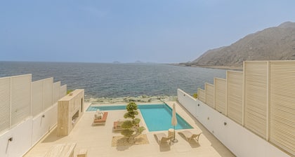 Villa with Private Pool, Near Reef Oasis Diving Center And Address Beach Resort