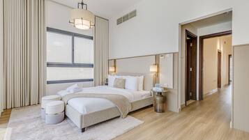 4 bedrooms, in-room safe, iron/ironing board, free WiFi