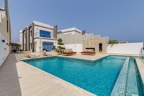 Pool - Villa with Private Pool, Near Reef Oasis Diving Center And Address Beach Resort (Fujairah)
