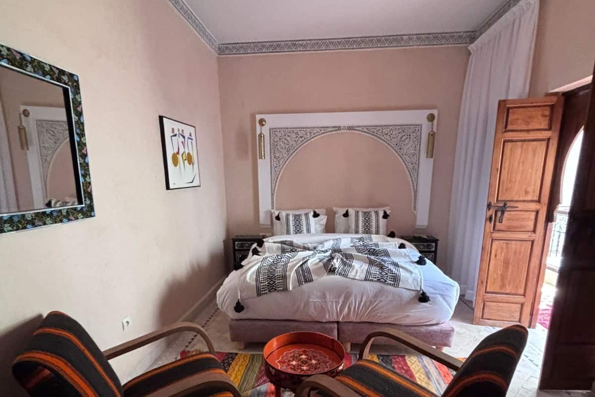 Roba de llit d'alta qualitat i caixa forta a l'habitació
