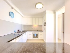 Fridge, microwave, stovetop, dishwasher