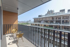 Property grounds - StayShort - JVC sleeps 3 with a Padel Court! (JVC)