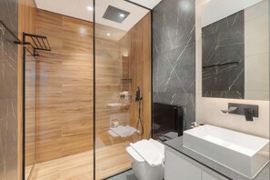 Shower, hair dryer, towels - StayShort - JVC sleeps 3 with a Padel Court! (JVC)