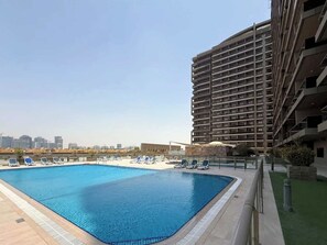 حمام سباحة