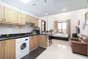 Køleskab, mikrobølgeovn, ovn, kogeplade