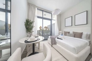 Interior - StayShort - Jumeirah Village Circle sleeps 4 with Pool! (Jumeirah Village Circle)
