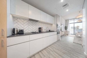 Fridge, microwave, oven, stovetop