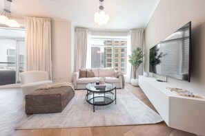 TV - StayShort - Downtown Dubai sleeps 4 in a Fantastic Location! (Downtown Dubai)