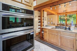 Fridge, microwave, dishwasher, coffee/tea maker