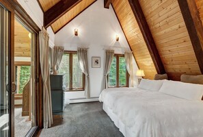 3 bedrooms, desk, iron/ironing board, WiFi