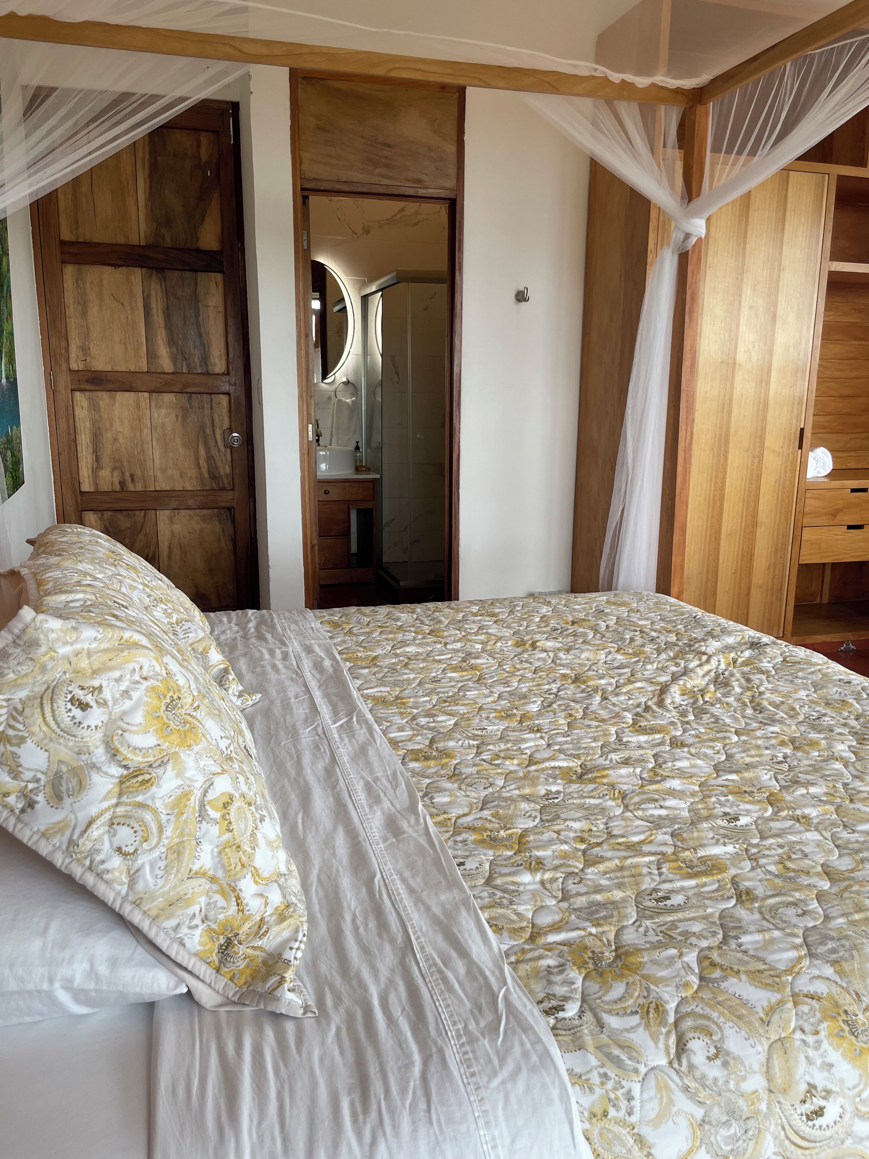 Quarto luxo, 1 cama King, vista para o mar | Wi-Fi de cortesia