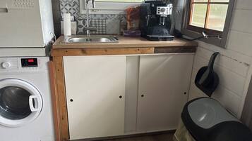 KĂŒhlschrank, Mikrowelle, Ofen, Herdplatte