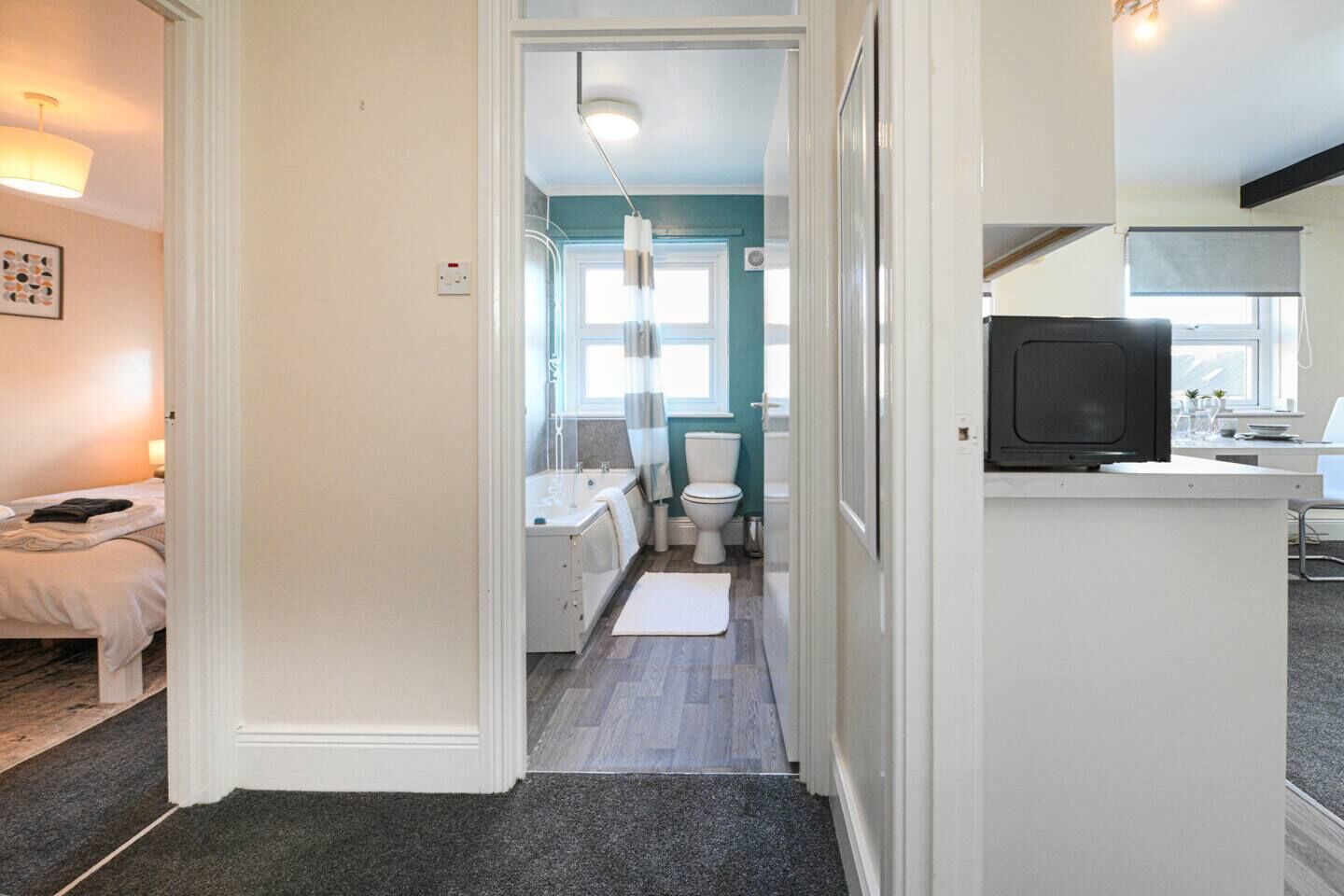 Iron/ironing board, free WiFi, bed sheets