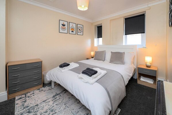 Iron/ironing board, free WiFi, bed sheets