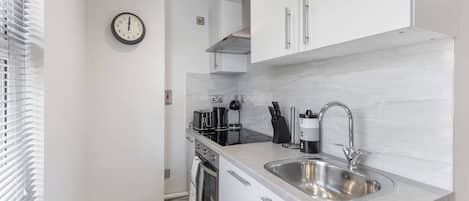 冷蔵庫、電子レンジ、オーブン、トースター