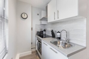 Refrigerador, microondas, horno, tostadora