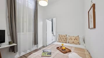 City Apartment, 1 Bedroom, Non Smoking | Iron/ironing board, cribs/infant beds, travel crib, free WiFi
